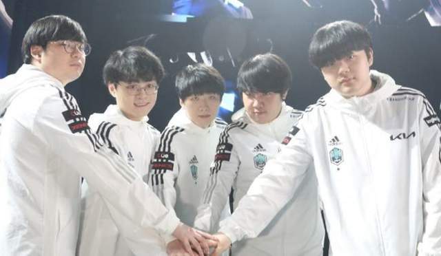 米利唐：对自己在右后卫的发挥很满意；巴西队防守有明显进步