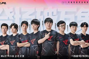 意媒：如果接受降薪，目前年薪600万欧的佩7可能与罗马续约