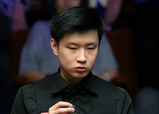 体坛联播｜斯洛特首度公开回应萨拉赫，曼联4比1大胜狼队