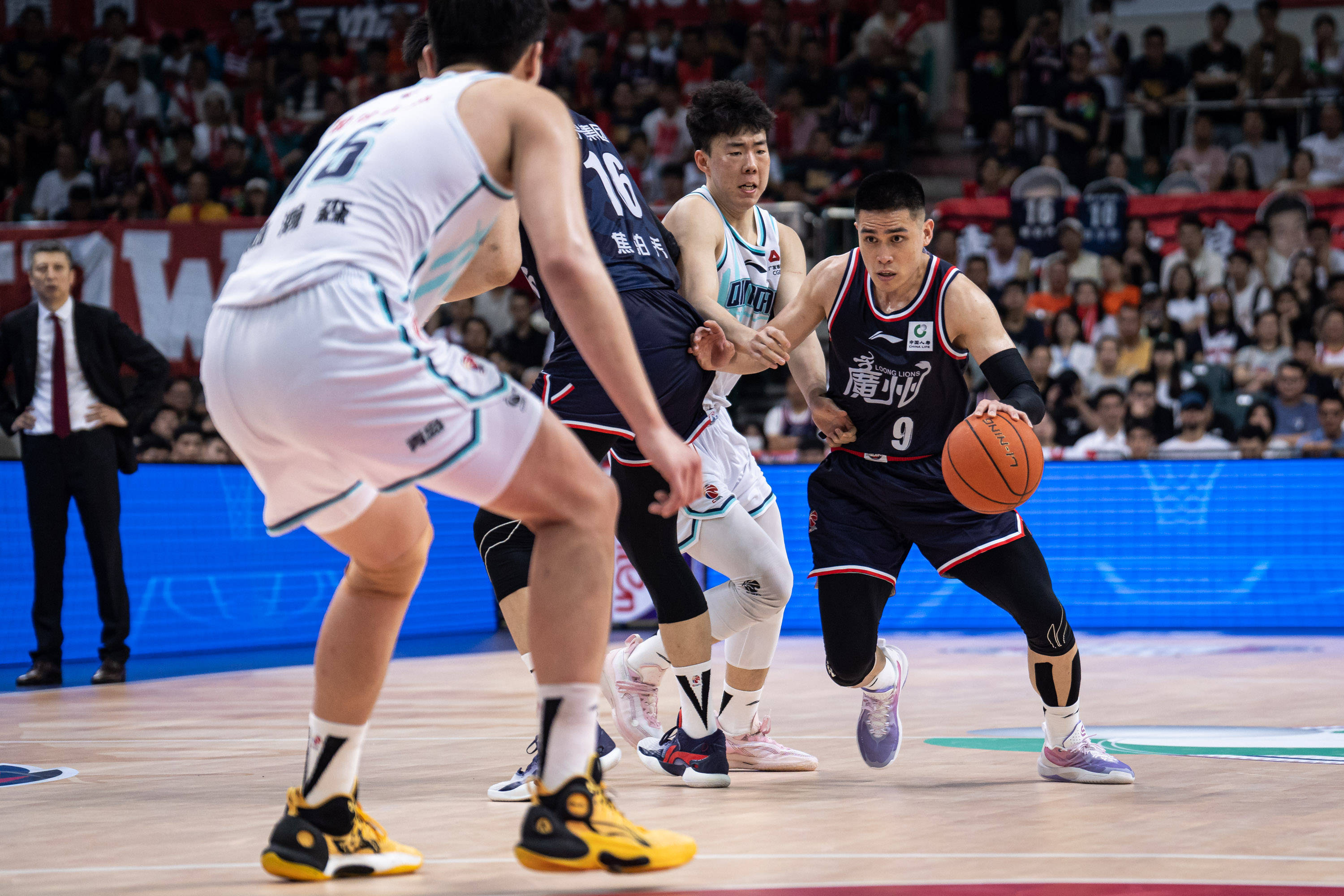 通过支持女 通过支持女