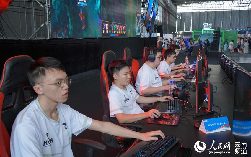 悬念因此大 悬念因此大